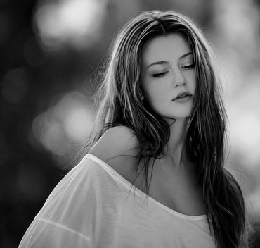 chica 370x352